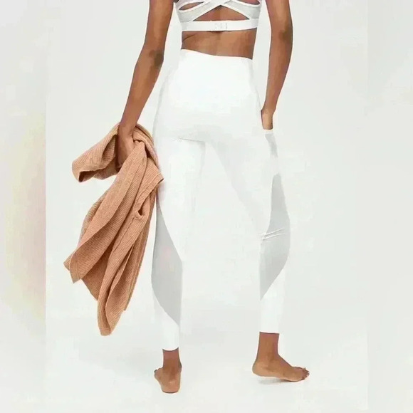 Offline By Aerie Leggings with Mesh Pockets Size Small - Picture 2 of 8